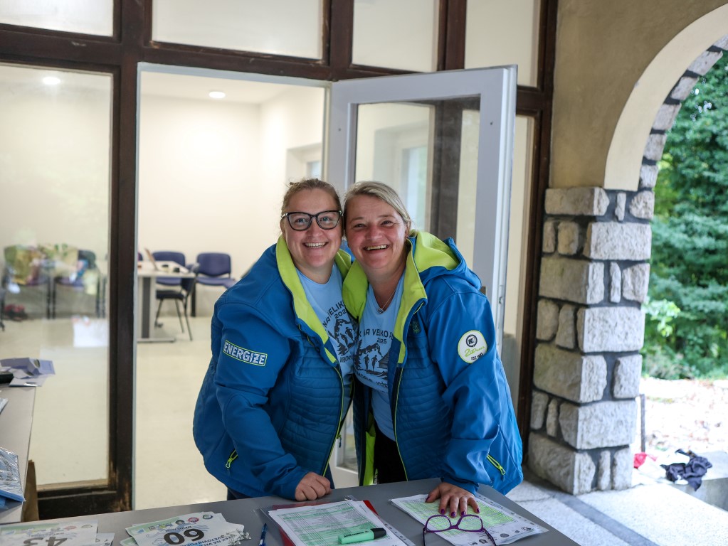 Nina in Špela v prijavni službi Medium