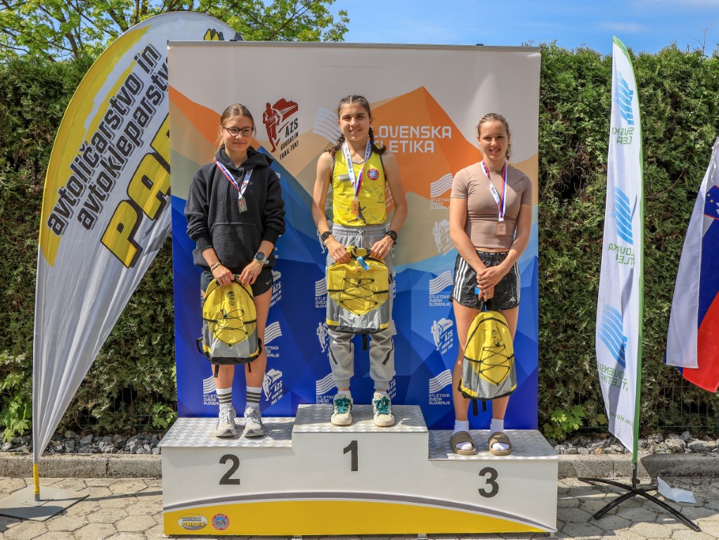 podelitev mladike Medium